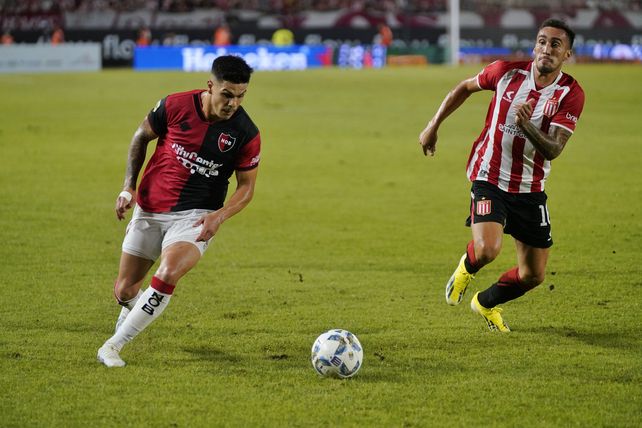 Sin Banega durante casi todo el partido, Newells cayó 2-0 con Estudiantes en La Plata