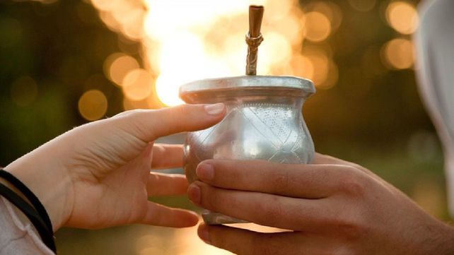 La Corte Suprema recomendó no compartir el mate ni el teléfono para evitar el contagio de coronavirus