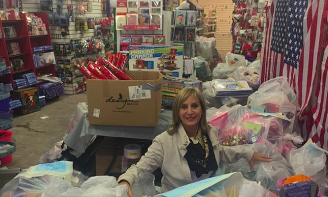 Carla Suchman donó los juguetes que compró a una entidad de asistencia social de Nueva York.