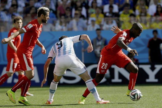 Sufriendo, a pura garra y corazón, Argentina venció a Suiza y está en cuartos