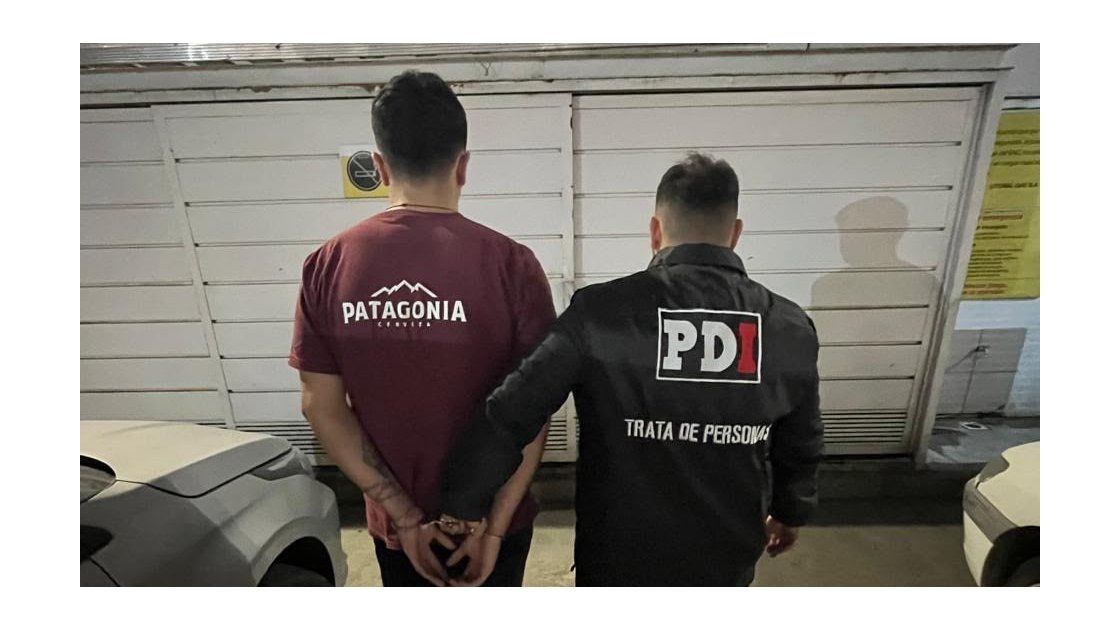 El joven fue hasta avenida Pellegrini y Sarmiento después del femicidio.