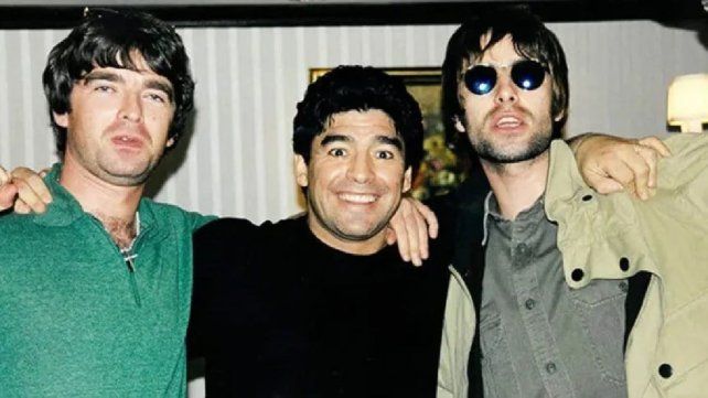 El día que Oasis conoció a Diego Maradona.