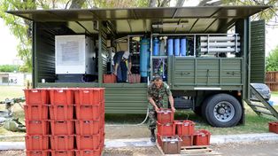 Las Fuerzas Armadas brindan apoyo sanitario y entregan agua potable
