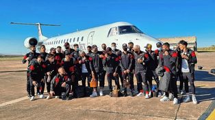 Los jugadores de Patronato debieron viajar en avión por el paro de UTA.