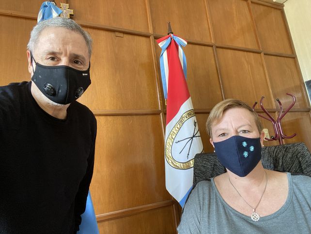 El ministro Marcelo Sain y la nueva jefa de policía Emilce Chimenti.