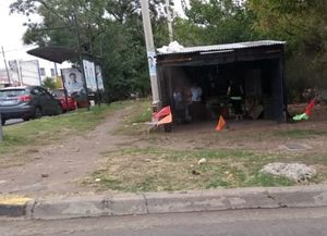El municipio mira para otro lado mientras invaden espacios públicos