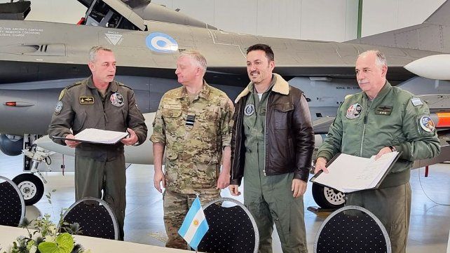 Javier Milei participó vía zoom de la compra de aviones F-16 a Dinamarca. Luis Petri dijo: Los argentinos
