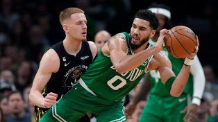 Boston venció a Golden State y logró su octavo triunfo consecutivo