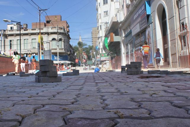 Comenzó la colocación del pavimento articulado en San Martín Norte