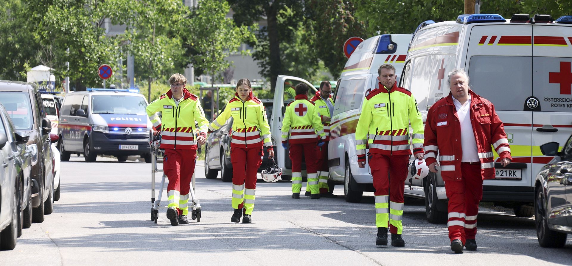 Personal de rescate acude al lugar de un tiroteo en una escuela de Graz, Austria, el martes 10 de junio de 2025. (Kleine Zeitung vía AP) Personal de rescate acude al lugar de un tiroteo en una escuela de Graz, Austria, el martes 10 de junio de 2025. (Kleine Zeitung vía AP)