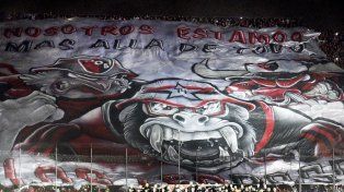 La barra brava de Newells desplegó el polémico trapo que sacó a la luz a los referentes criminales en junio de 2023.