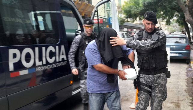 Detienen a Pillín Bracamonte, jefe de la barra brava de Central, y al titular de la Uocra Rosario