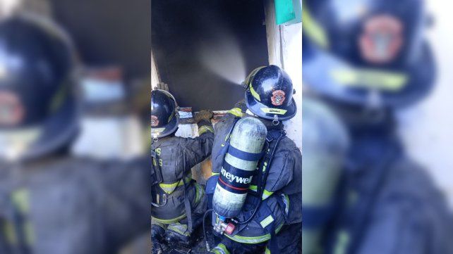 Los bomberos confirmaron el deceso por el incendio en Liniers al 600 bis.