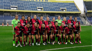 El plantel completo de Newells es fotografiado previo al inicio del clásico de la ciudad.