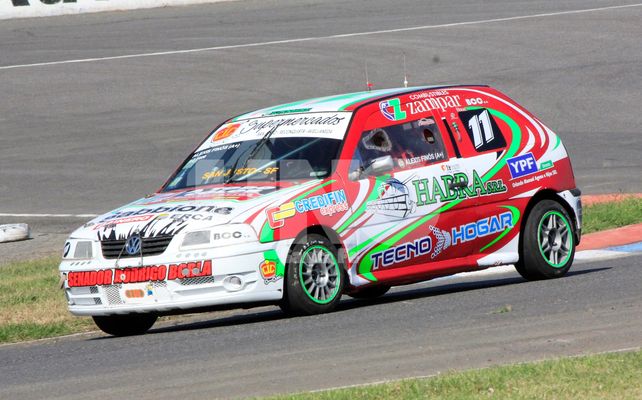 Alexis Finos logró su primera victoria en la 1600