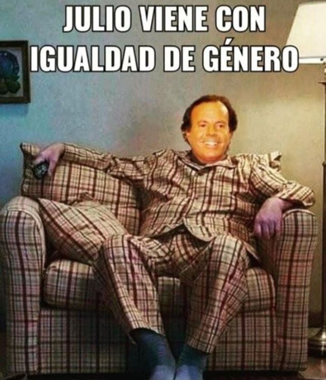 Arrancó julio y la ya tradicional catarata de memes del cantante español Julio Iglesias