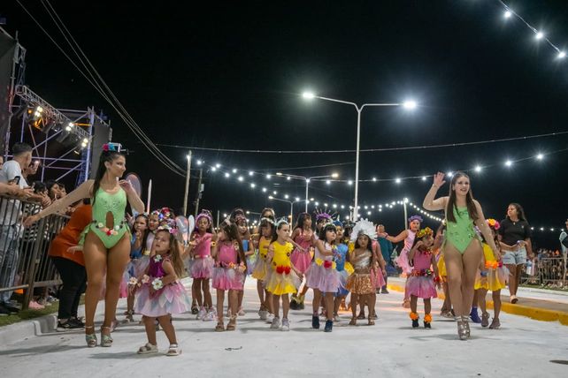 Música, color y alegría: Timbúes vivió una noche histórica de carnaval