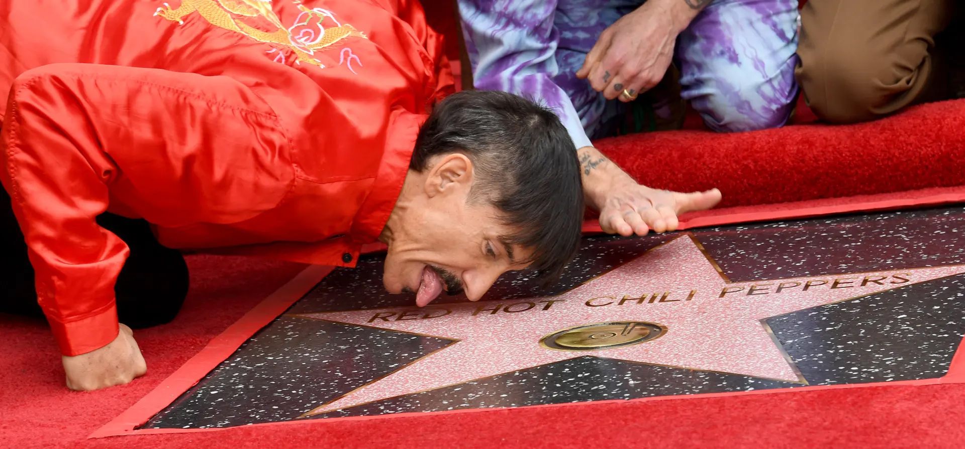 Anthony Kiedis de los Red Hot Chili Peppers en la ceremonia de la estrella del Paseo de la Fama de Hollywood de la banda, California, Estados Unidos. Fotografía: Jon Kopaloff/Getty Images