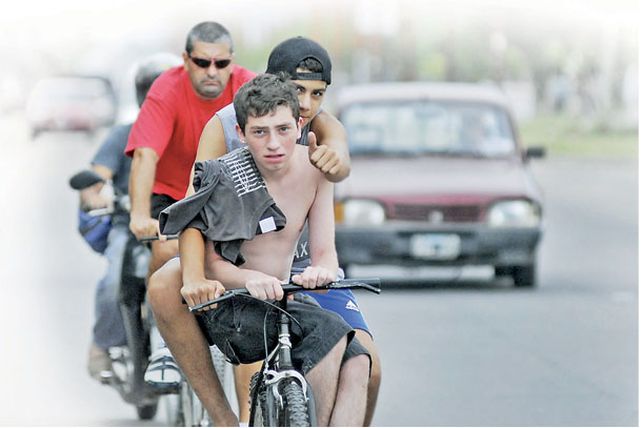 Realidades apiladas en un barrio que dio un techo a miles de familias