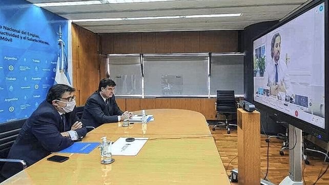 Acuerdan suba del 35% en el salario mínimo en siete tramos