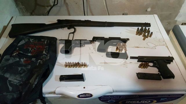 San Lorenzo: secuestraron un arsenal de cinco armas de guerra y decenas de balas