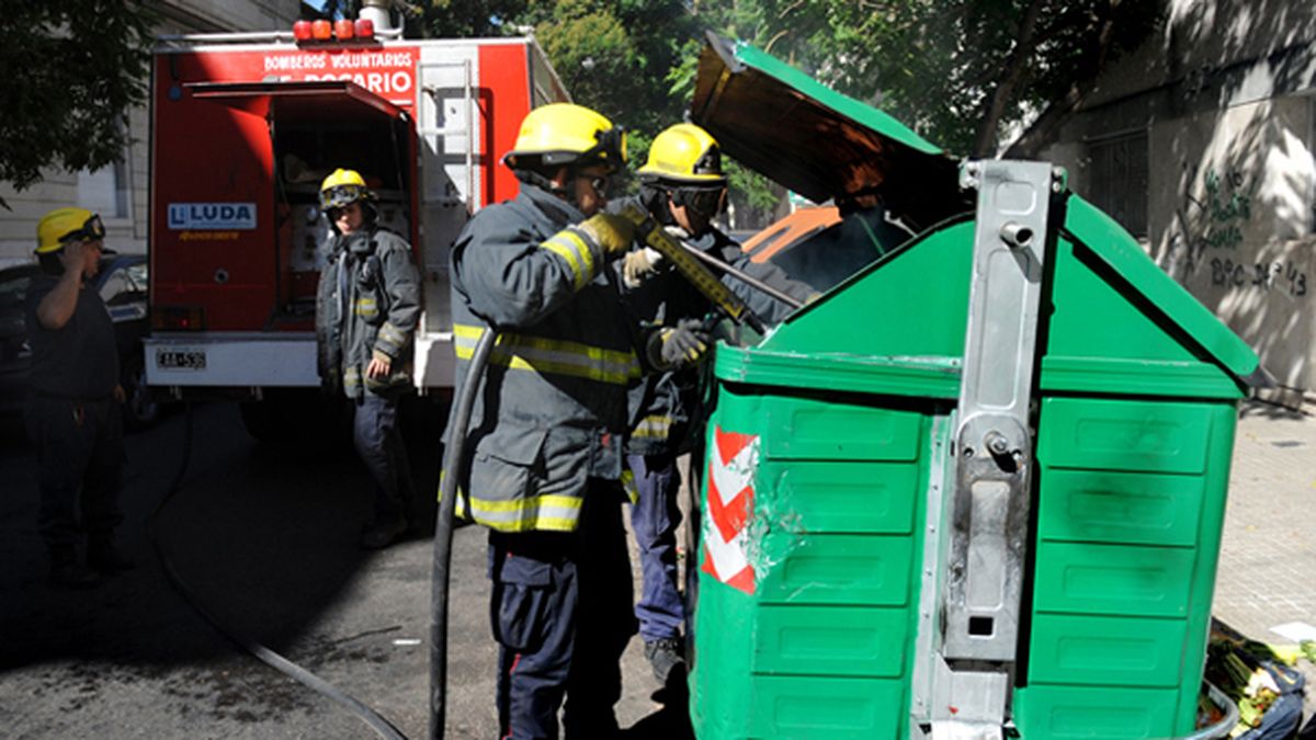 Otro fin de semana con quema de contenedores de basura en el centro