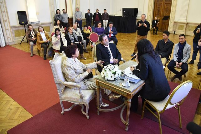 Los enlaces matrimoniales se llevaron a cabo en el Salón Blanco.