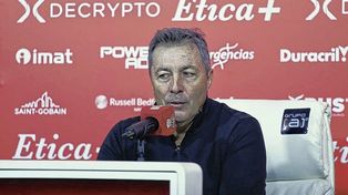 Kudelka dio a un paso al costado en el Globo.
