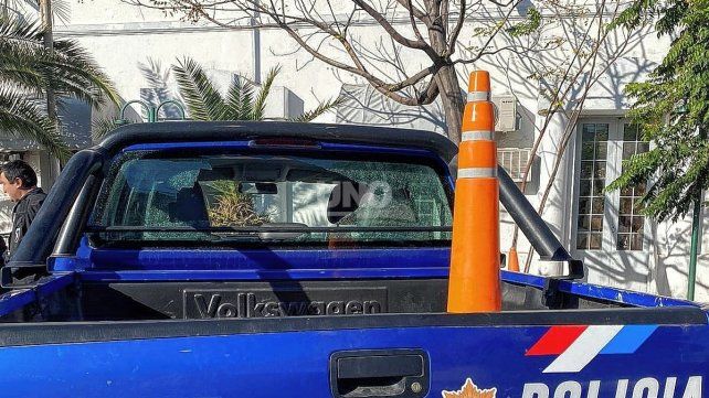 Un patrullero fue atacado en barrio Guadalupe Oeste. Buscan a los autores del hecho.