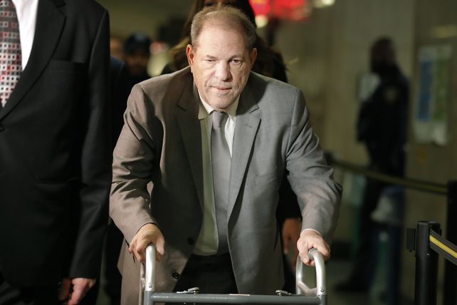 Un juez de quiebras de Estados Unidos aprobó un plan de liquidación de Weinstein Company que asigna más de 17 millones de dólares para las víctimas de acoso y agresión sexual del productor Harvey Weinstein.