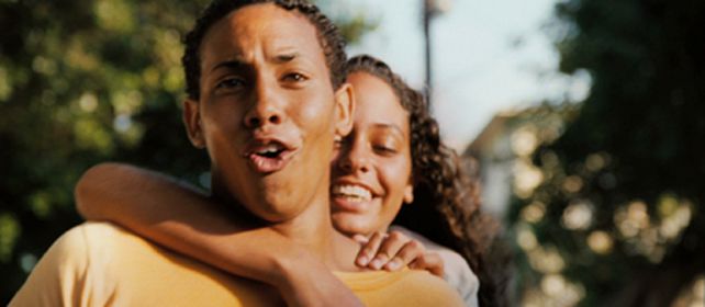Los jóvenes Javier Núñez Florián y Anailín de la Rúa de la Torre en una escena de “Una noche”. En el premiado filme interpretan a dos adolescentes que huyen de Cuba.