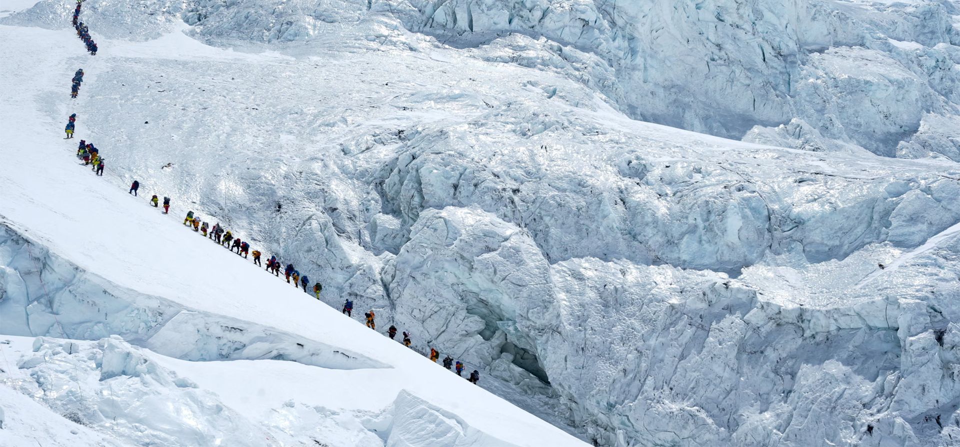 Solukhumbu, Nepal. Escaladores se dirigen a la cima del Everest. Fotografía: Purnima Shrestha/Reuters Solukhumbu, Nepal. Escaladores se dirigen a la cima del Everest. Fotografía: Purnima Shrestha/Reuters