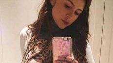 Cande deslumbra con su figura juvenil, sensual y muy tatuada. Cande deslumbra con su figura juvenil, sensual y muy tatuada.