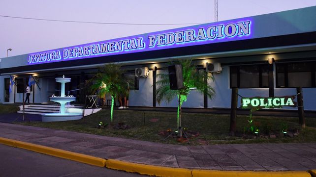 La policía de Federación procedió a la investigación sobre el robo de los elementos en un local comercial.