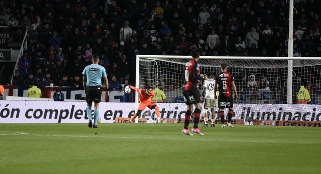 El arquero Josué Reinatti mantuvo una vez más el arco en cero, lo que es una buena noticia para Newell's.