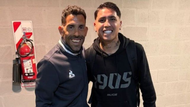 Farías levanta su nivel en Estudiantes y vivió un momento especial con Tevez