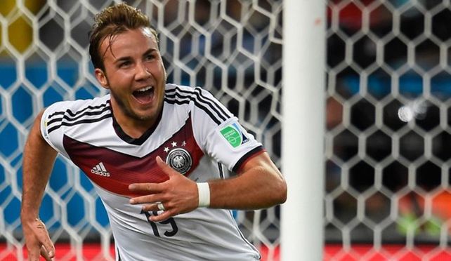 Götze volvió a estar en la mira del técnico Hansi Flick por su rendimiento en PSV Eindhoven.