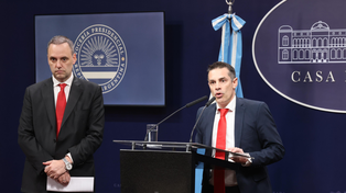 El vocero Manuel Adorni y el secretario de Justicia, Sebastián Amerio.