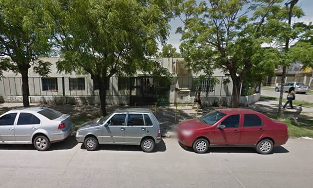 El artefacto explosivo fue hallado en el patio de una casa ubicada frente a la Escuela Técnica Nº 485