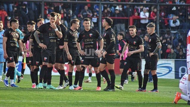 Así quedó Colón en la tabla de la zona A luego del traspié en Santa Fe ante Morón