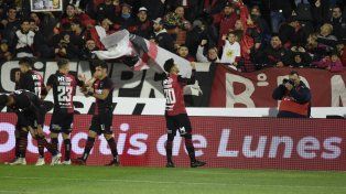 Cristian Ferreira celebra el gol ante el granate.
