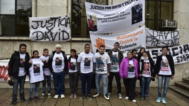 Reclamos. Familiares de los jóvenes asesinados marcharon a Tribunales ante cada una de las audiencias.