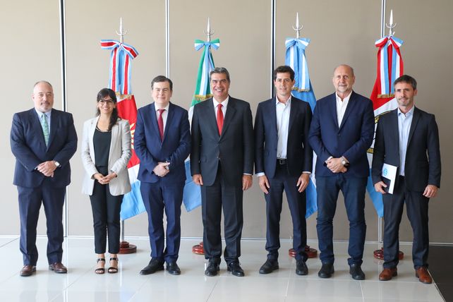 El gobernador Omar Perotti junto al Ministro Wado de Pedro y los gobernadores de Chaco y Santiago del Estero.