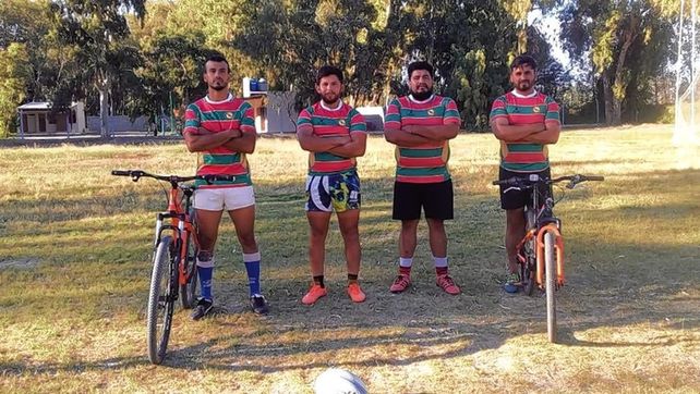 Cuatro jugadores hicieron 120 kilómetros en bicicleta para jugar al rugby en la provincia de San Juan.