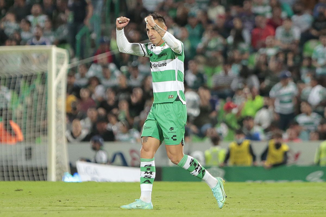Javier Correa se despachó con un doblete en Santos Laguna