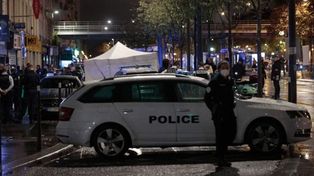Horror en París: hallan a una niña de 12 años asesinada dentro de un baúl en un edificio