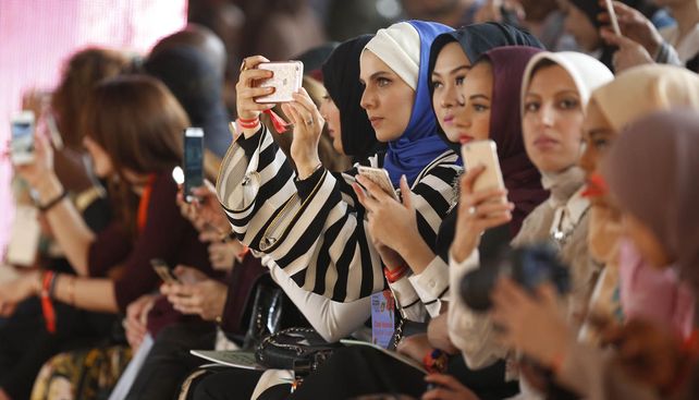 Turquía se debate entre la tradición y la vanguardia en la Semana de la Moda