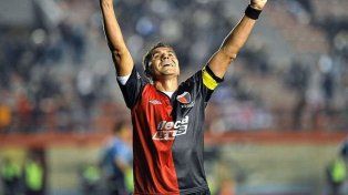 Esteban Fuertes, goleador histórico de Colón, cumple 52 años, muy lejos de su patria.