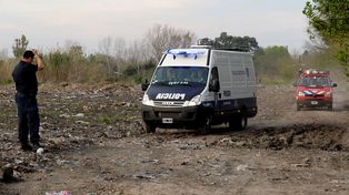 Admitió que su hermano la obligó a limpiar la escena del crimen de sus padres