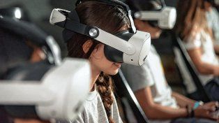 Estudiantes entrerrianos recorren el Palacio San José mediante realidad virtual